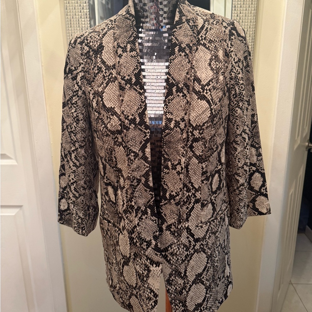 Blazer - Picture 2 of 3
